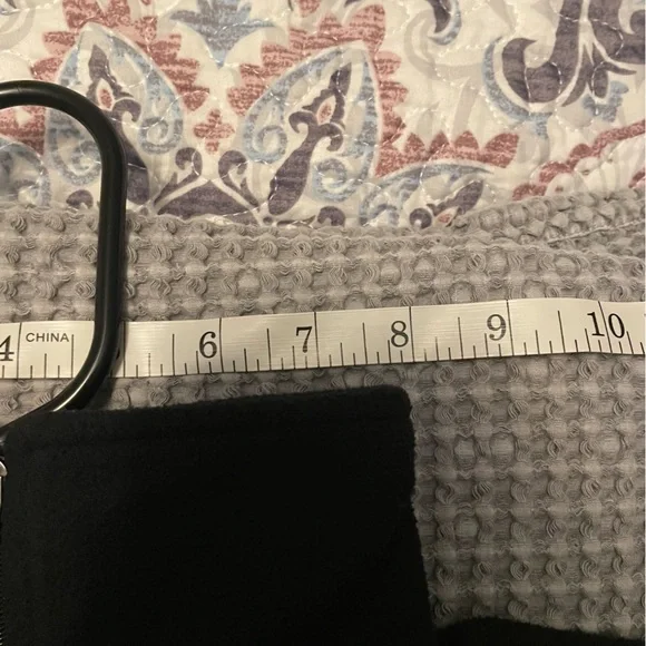 Patagonia Women's Black Half-Zip Turtleneck Sweater - Picture 8 of 9